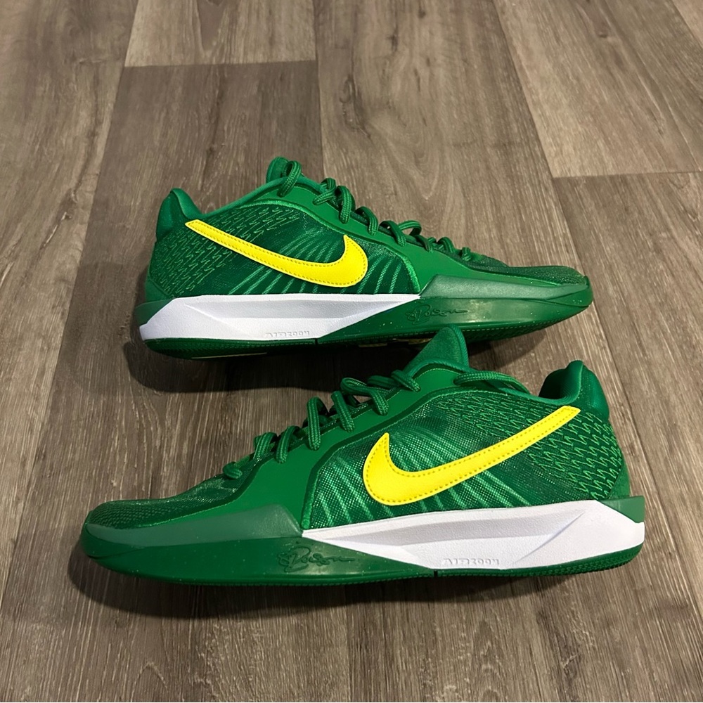 Nike Sabrina 2 Oregon Mens  9 /Wmns 10.5 new no box